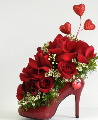 14 Şubata özel çiçek ve ayakkabı kombini